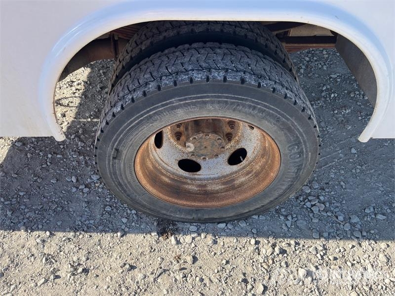 Ford F-450 4x4 Crew Cab Cab and Chassis Cabines