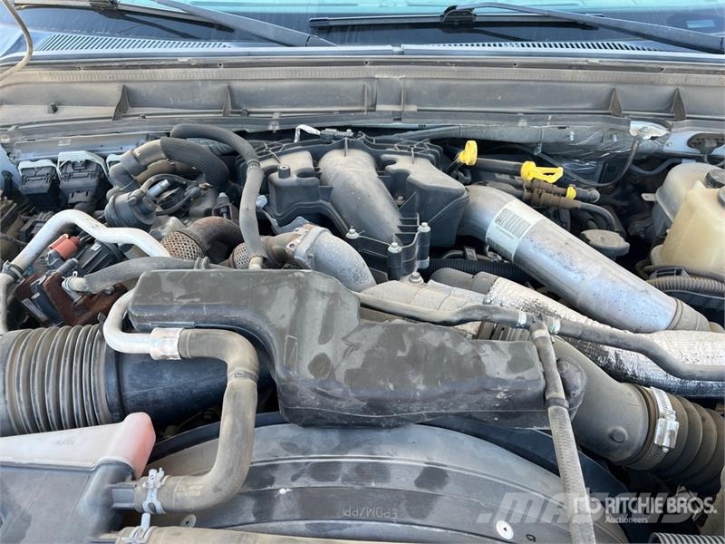 Ford F-450 4x4 Crew Cab Cab and Chassis Cabines