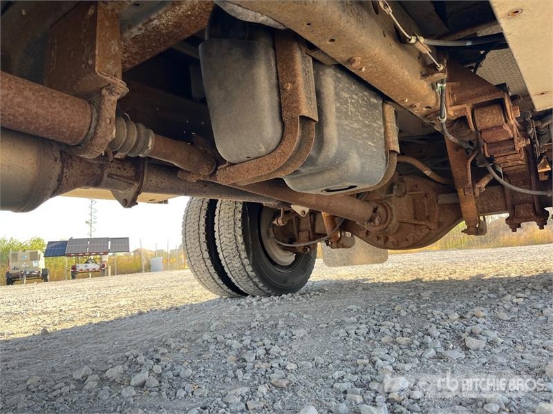 Ford F-450 4x4 Crew Cab Cab and Chassis Cabines