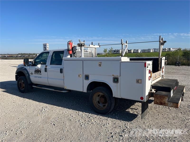 Ford F-450 4x4 Crew Cab Cab and Chassis Cabines