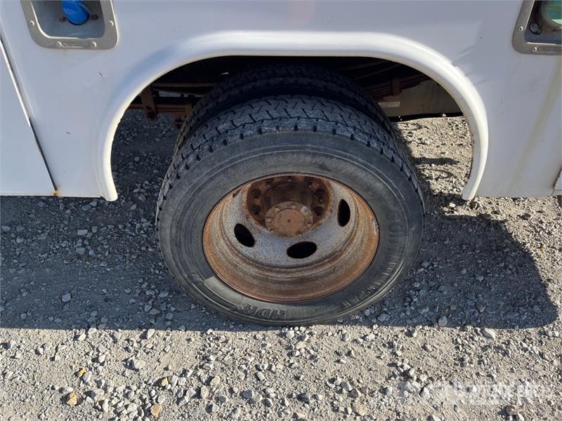 Ford F-450 4x4 Crew Cab Cab and Chassis Cabines
