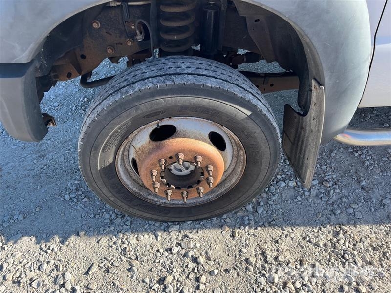 Ford F-450 4x4 Crew Cab Cab and Chassis Cabines