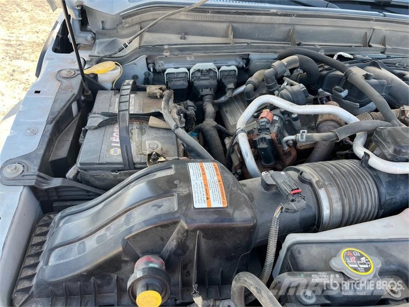 Ford F-450 4x4 Crew Cab Cab and Chassis Cabines