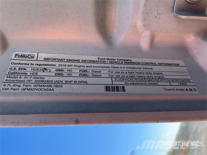 Ford F-450 4x4 Crew Cab Cab and Chassis Cabines
