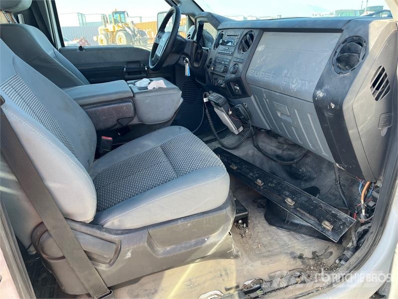 Ford F-450 4x4 Crew Cab Cab and Chassis Cabines