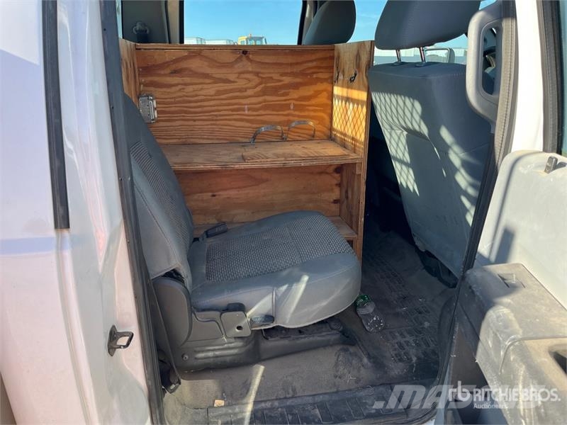 Ford F-450 4x4 Crew Cab Cab and Chassis Cabines