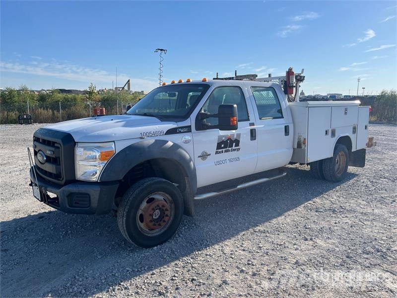 Ford F-450 4x4 Crew Cab Cab and Chassis Cabines