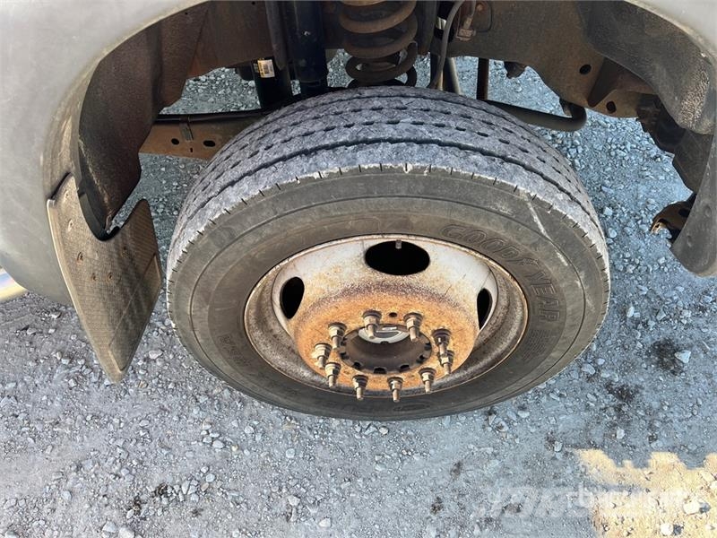 Ford F-450 4x4 Crew Cab Cab and Chassis Cabines