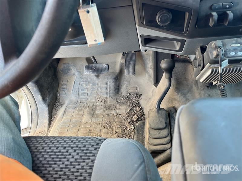 Ford F-450 4x4 Crew Cab Cab and Chassis Cabines