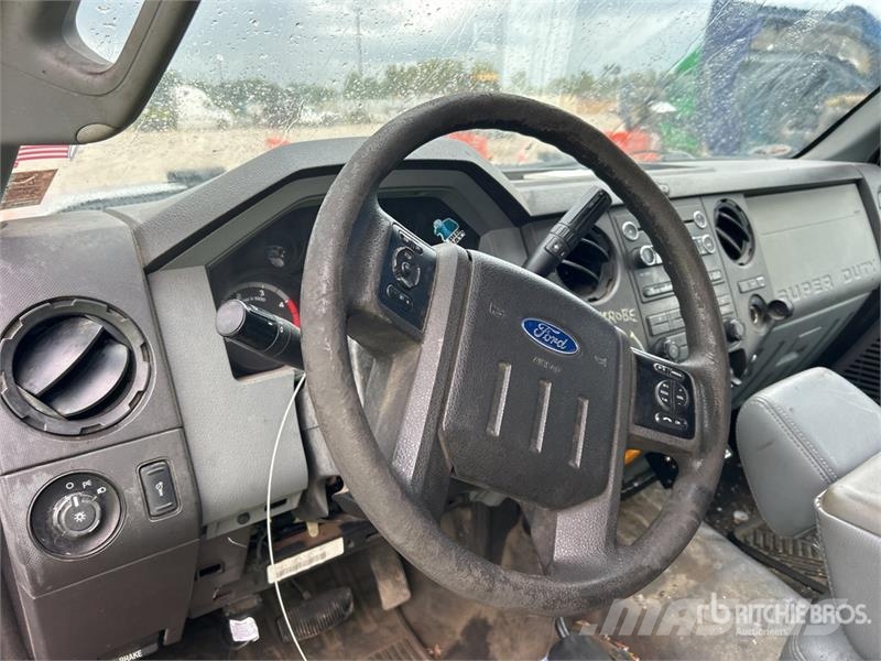Ford F-450 4x4 Utility Truck Pikaplar