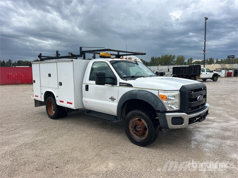 Ford F-450 4x4 Utility Truck Pikaplar