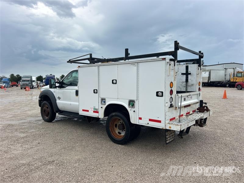 Ford F-450 4x4 Utility Truck Pikaplar