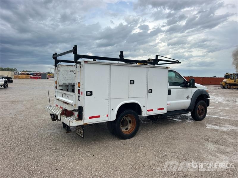Ford F-450 4x4 Utility Truck Pikaplar