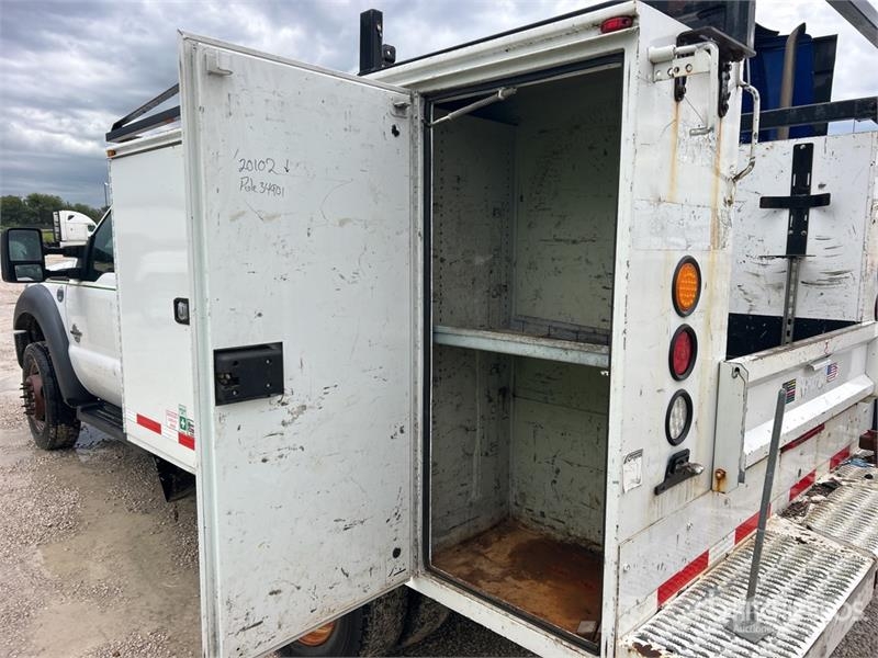 Ford F-450 4x4 Utility Truck Pikaplar