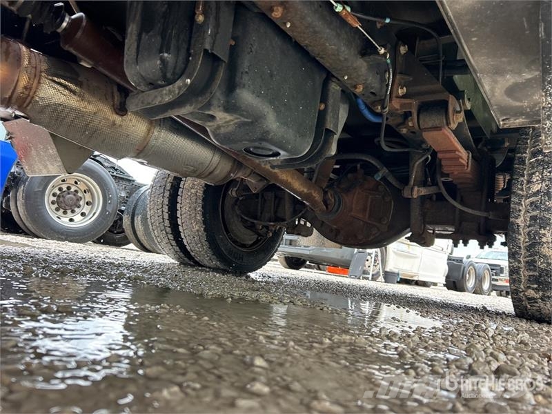 Ford F-450 4x4 Utility Truck Pikaplar