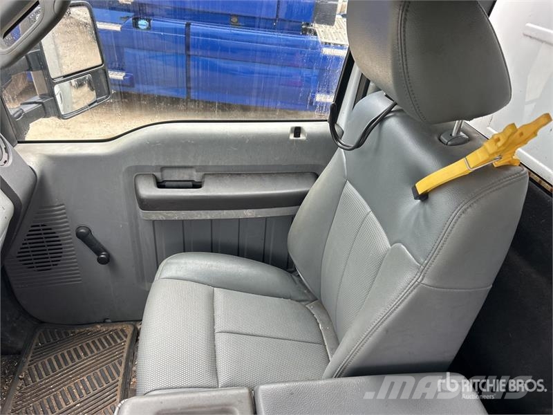 Ford F-450 4x4 Utility Truck Pikaplar