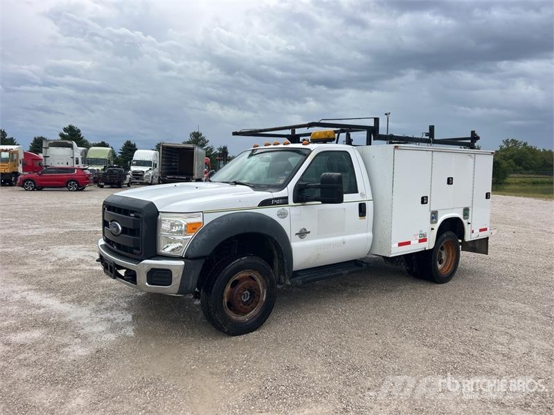 Ford F-450 4x4 Utility Truck Pikaplar