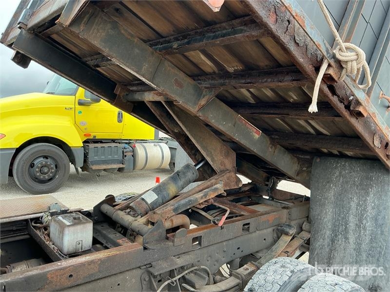 Ford F-450 XL 4x2 Crew Cab Flatbed Dump Truck Pašizgāzējs