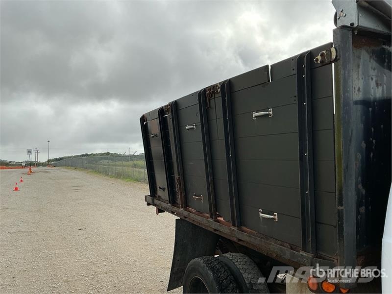Ford F-450 XL 4x2 Crew Cab Flatbed Dump Truck Pašizgāzējs