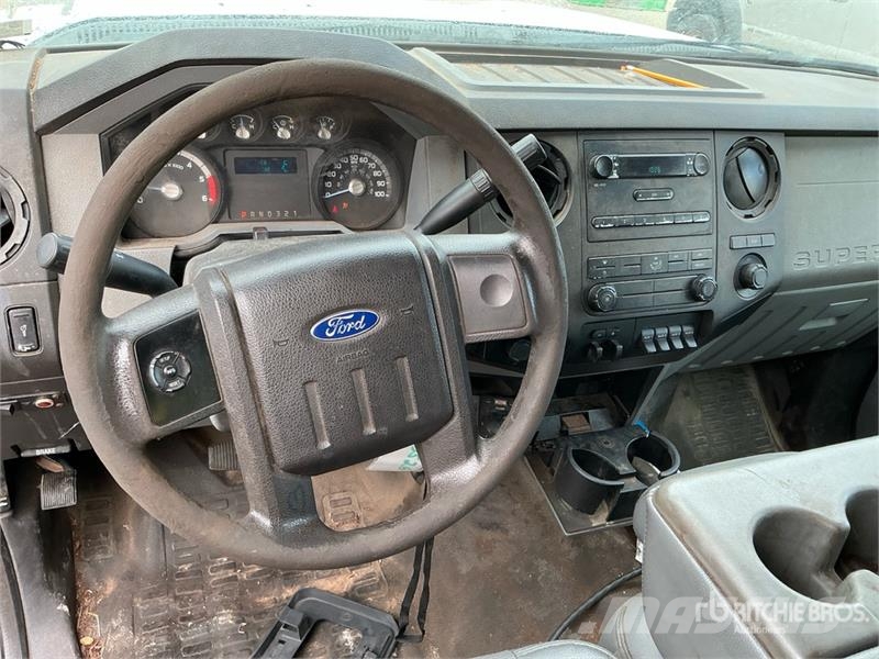 Ford F-450 XL 4x2 Crew Cab Flatbed Dump Truck Pašizgāzējs