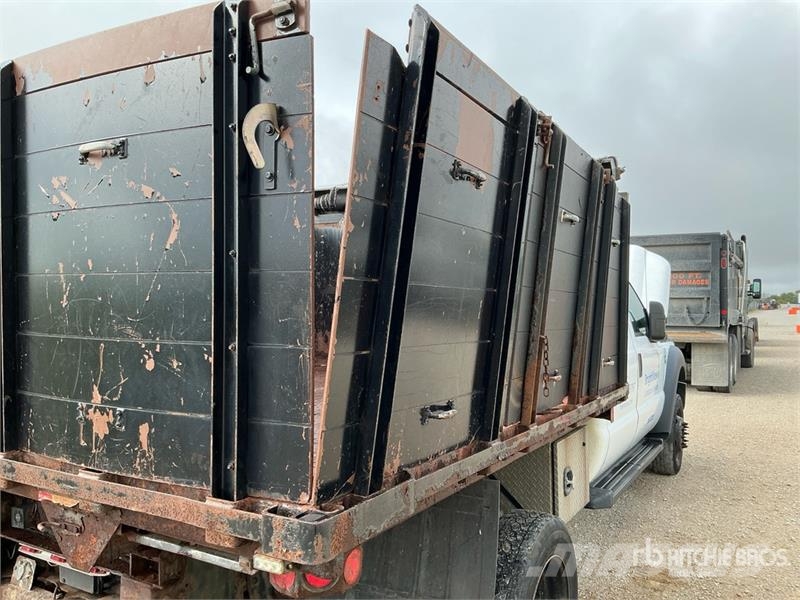 Ford F-450 XL 4x2 Crew Cab Flatbed Dump Truck Pašizgāzējs