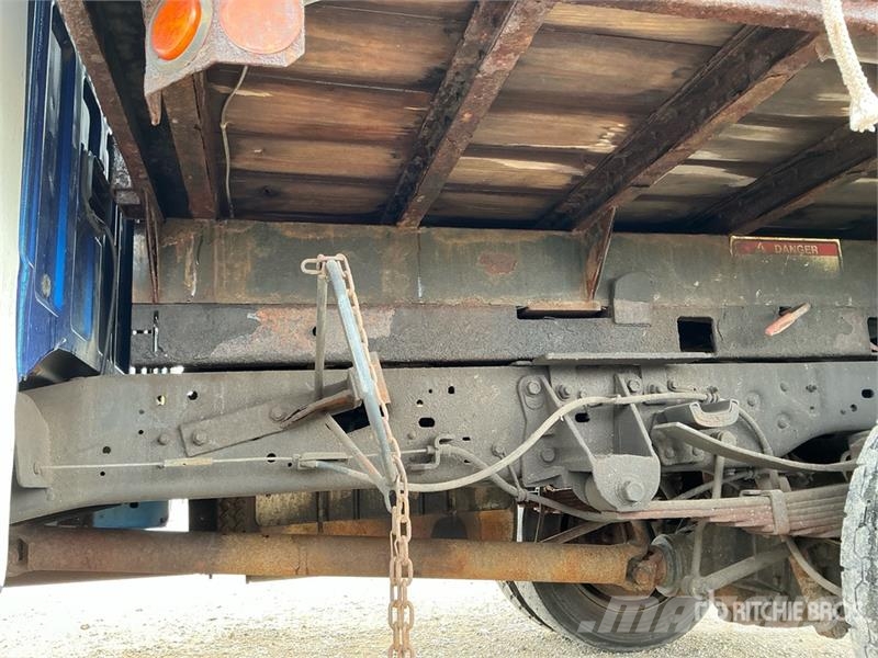 Ford F-450 XL 4x2 Crew Cab Flatbed Dump Truck Pašizgāzējs