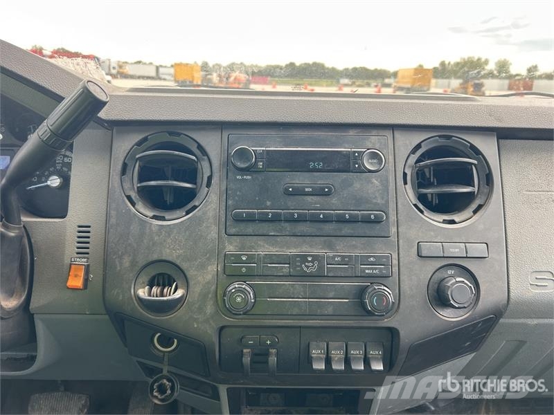 Ford F-450 XL 4x2 Crew Cab Flatbed Dump Truck 傾卸式卡車