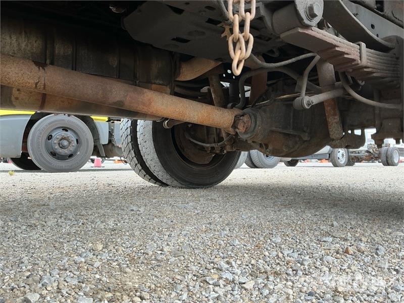 Ford F-450 XL 4x2 Crew Cab Flatbed Dump Truck Pašizgāzējs