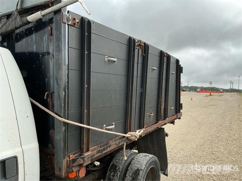 Ford F-450 XL 4x2 Crew Cab Flatbed Dump Truck Pašizgāzējs