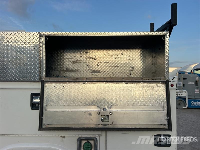 Ford F-450 XL 4x2 Extended Cab Utility Truck Flakbilar/Pickuper