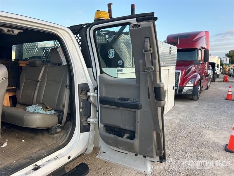 Ford F-450 XL 4x2 Extended Cab Utility Truck Flakbilar/Pickuper