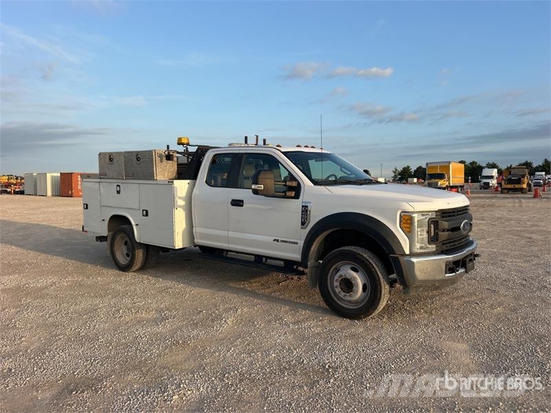 Ford F-450 XL 4x2 Extended Cab Utility Truck Flakbilar/Pickuper