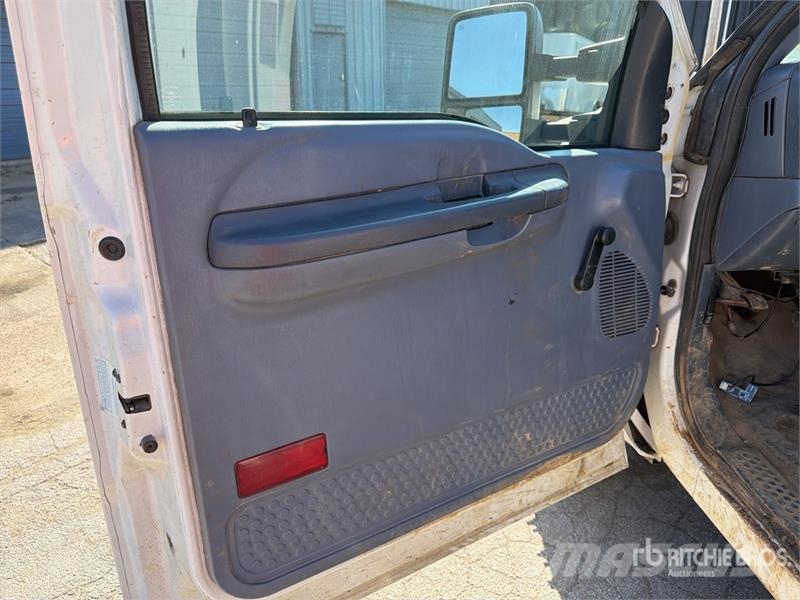 Ford F-450 XL 4x2 Utility Truck Prekucniki