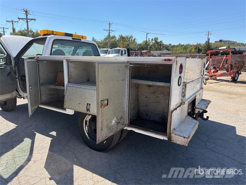 Ford F-450 XL 4x2 Utility Truck Prekucniki