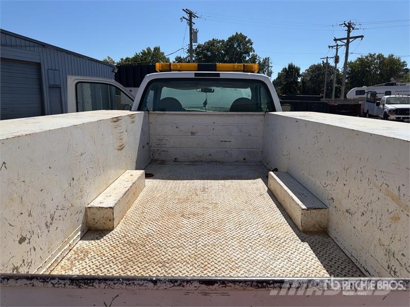 Ford F-450 XL 4x2 Utility Truck Prekucniki