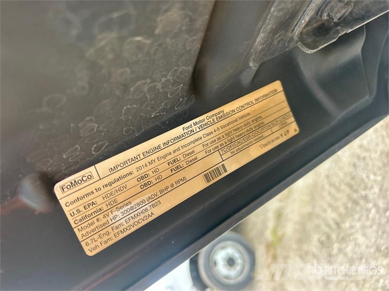 Ford F-450 XL 4x4 Crew Cab Utility Truck (Inoperable) 皮卡.傳統半斗卡車/側卸板