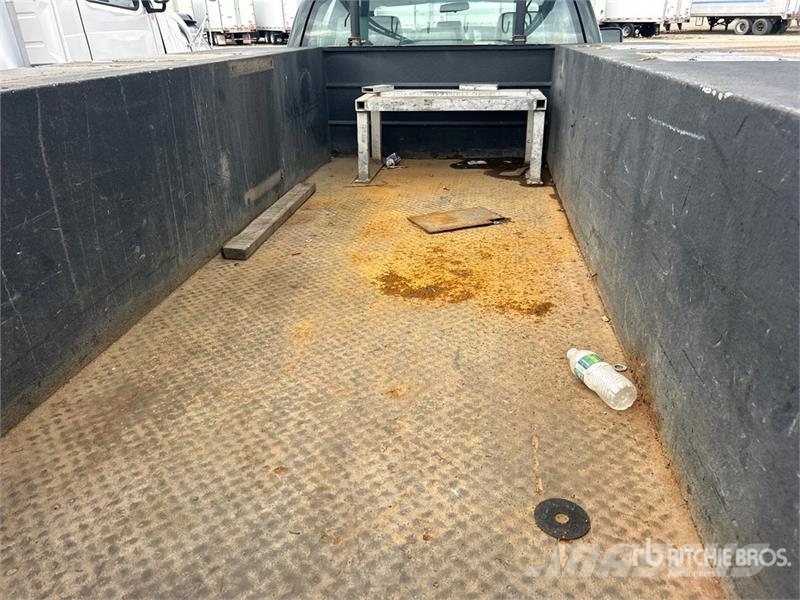 Ford F-450 XL 4x4 Crew Cab Utility Truck (Inoperable) 皮卡.傳統半斗卡車/側卸板