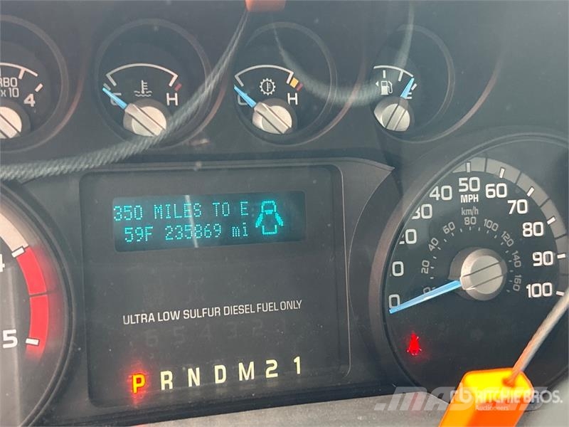 Ford F-450 XL 4x4 Crew Cab Utility Truck (Inoperable) 皮卡.傳統半斗卡車/側卸板
