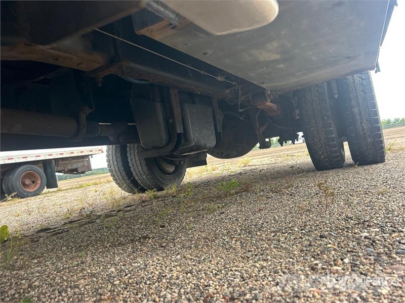 Ford F-450 XL 4x4 Crew Cab Utility Truck (Inoperable) 皮卡.傳統半斗卡車/側卸板