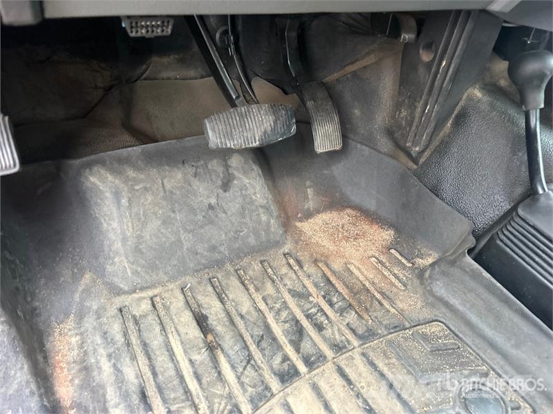 Ford F-450 XL 4x4 Crew Cab Utility Truck (Inoperable) 皮卡.傳統半斗卡車/側卸板
