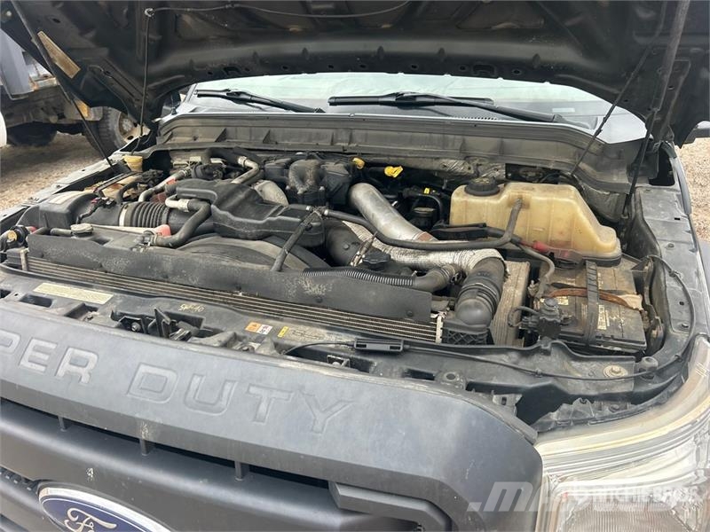 Ford F-450 XL 4x4 Crew Cab Utility Truck (Inoperable) 皮卡.傳統半斗卡車/側卸板