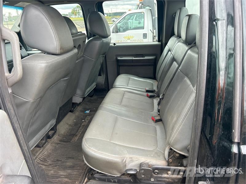 Ford F-450 XL 4x4 Crew Cab Utility Truck (Inoperable) 皮卡.傳統半斗卡車/側卸板