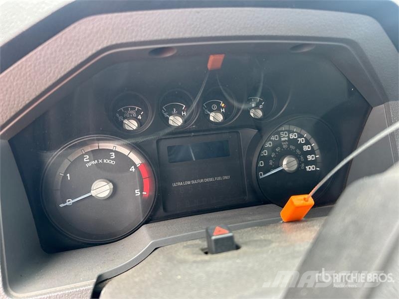 Ford F-450 XL 4x4 Crew Cab Utility Truck (Inoperable) 皮卡.傳統半斗卡車/側卸板