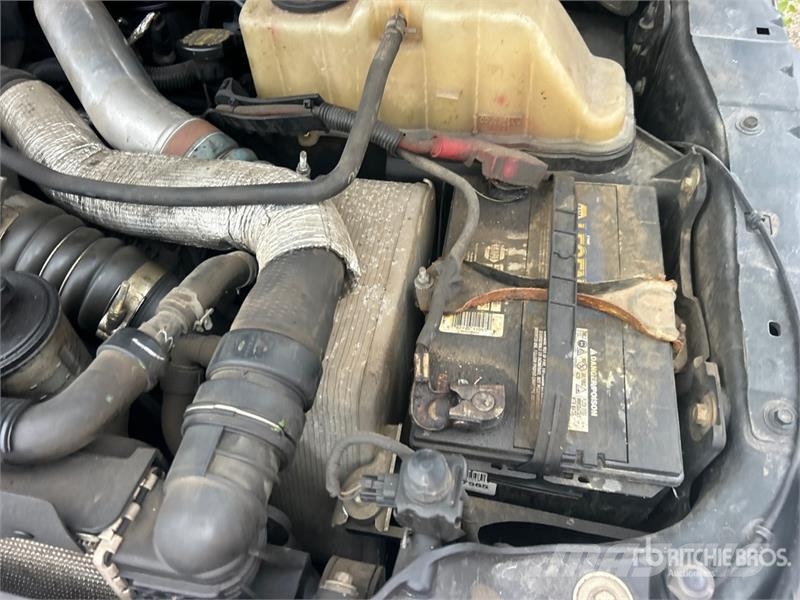 Ford F-450 XL 4x4 Crew Cab Utility Truck (Inoperable) 皮卡.傳統半斗卡車/側卸板