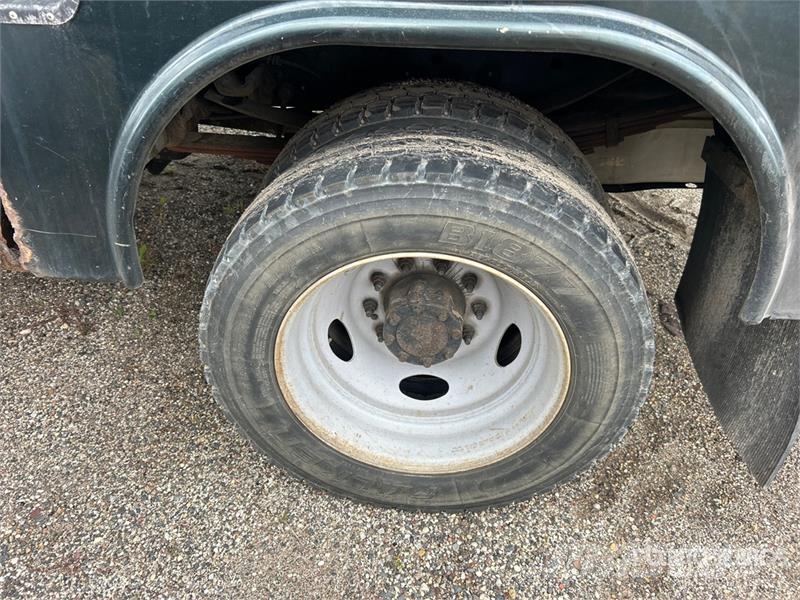 Ford F-450 XL 4x4 Crew Cab Utility Truck (Inoperable) 皮卡.傳統半斗卡車/側卸板