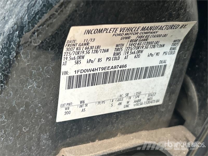 Ford F-450 XL 4x4 Crew Cab Utility Truck (Inoperable) 皮卡.傳統半斗卡車/側卸板