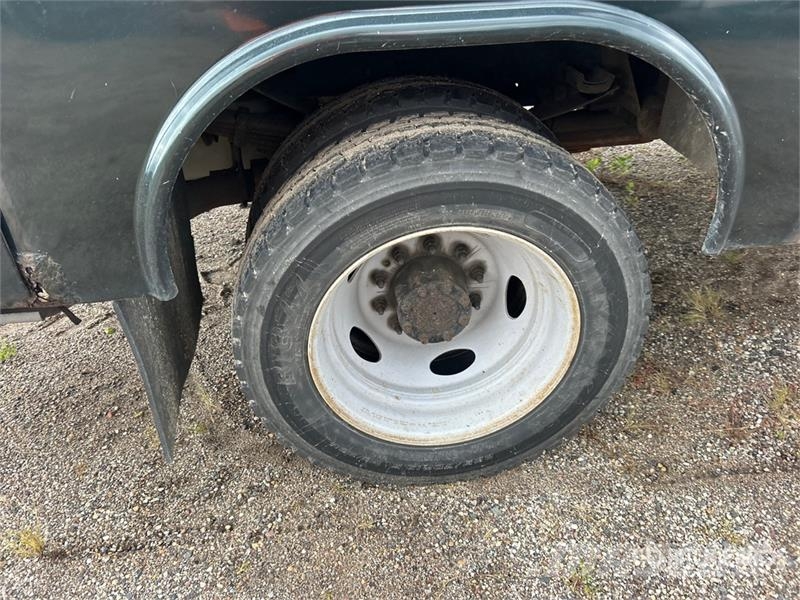 Ford F-450 XL 4x4 Crew Cab Utility Truck (Inoperable) 皮卡.傳統半斗卡車/側卸板