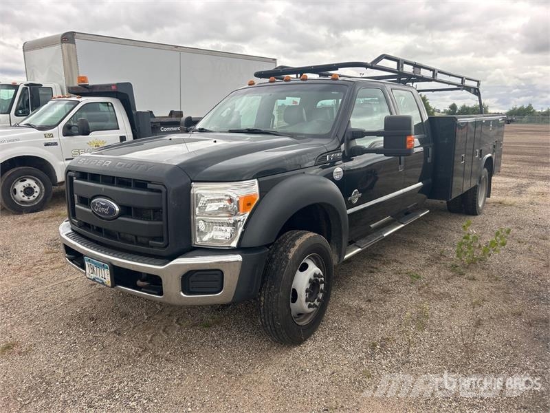 Ford F-450 XL 4x4 Crew Cab Utility Truck (Inoperable) 皮卡.傳統半斗卡車/側卸板
