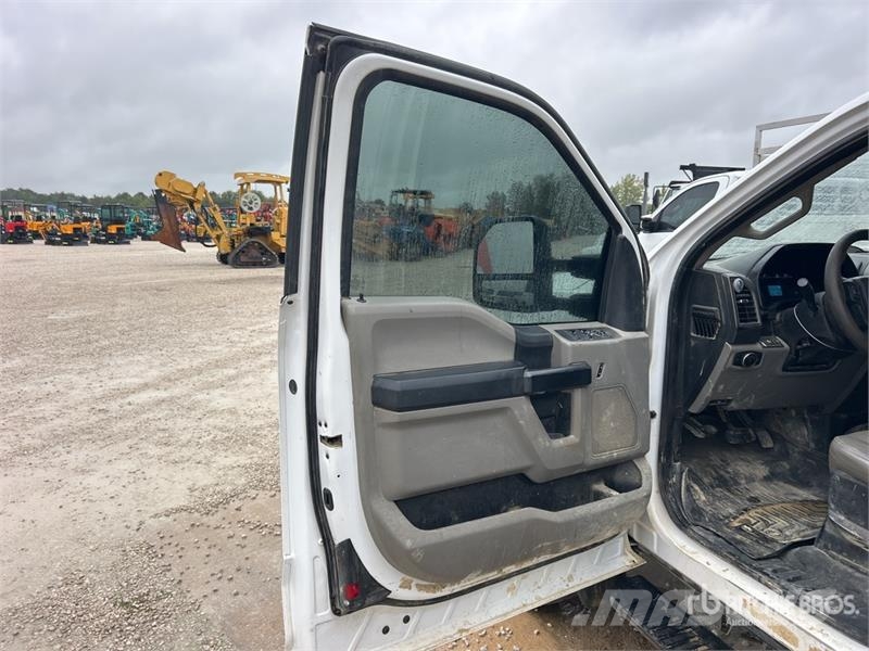 Ford F-450 XL 4x4 Extended Cab Utility Truck Madelkaubikud
