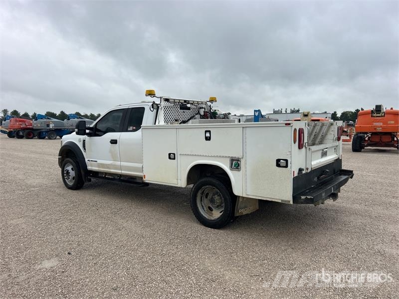 Ford F-450 XL 4x4 Extended Cab Utility Truck Madelkaubikud